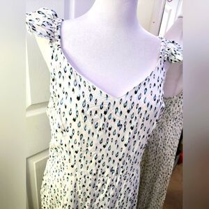 💞3/$24💞 Japna White and Blue Cheetah Patterned Dress Size L